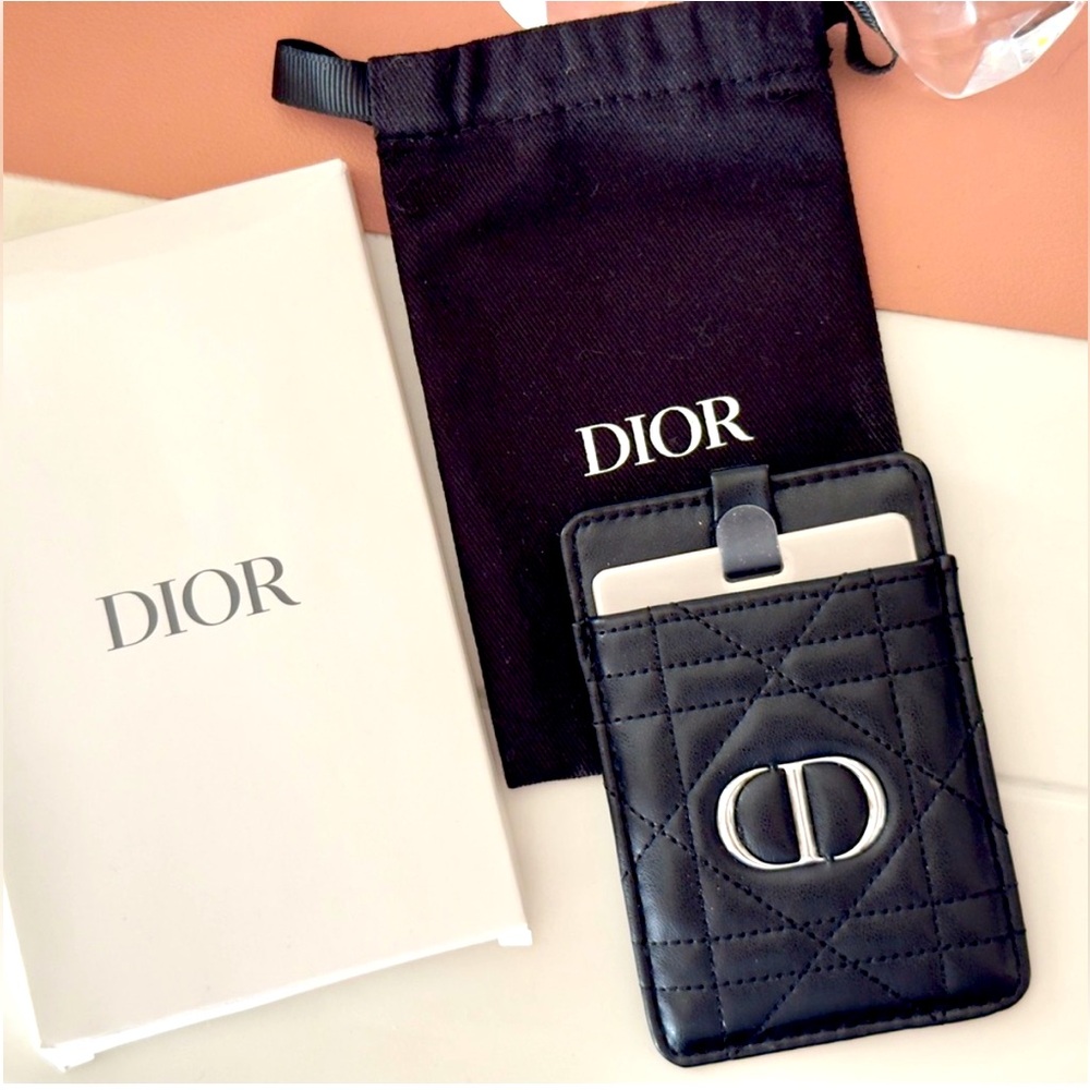 Dior Silver Rouge Balm Compact Mirror
With Case - Picture 1 of 4